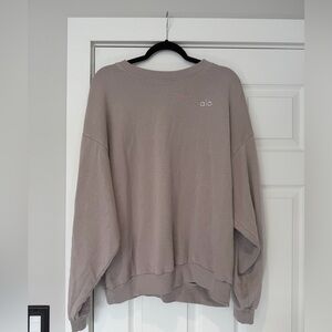 Auth.✅ ALO Yoga Accolade Crewneck in “Grey Sky Wash” Size Medium🤍🩶